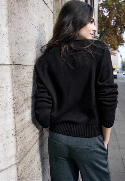Pullover mit Nieten black