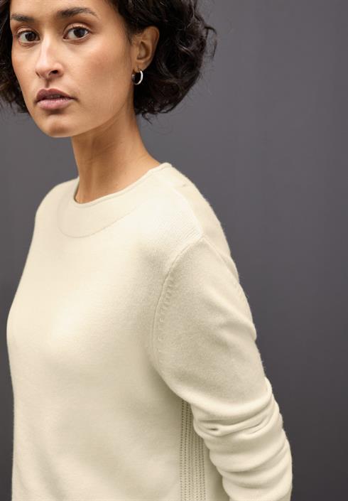 pullover-mit-rollkante-soft-beige