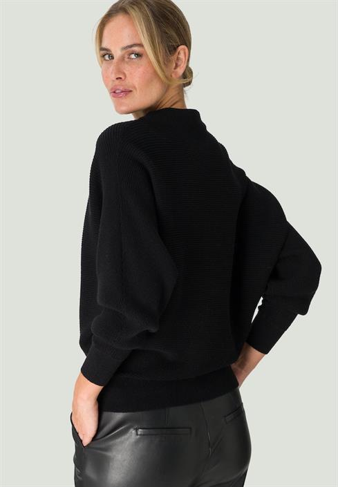 pullover-mit-turtleneck-black-beauty