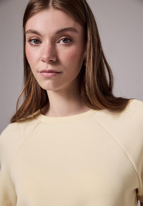 raglan-t-shirt-in-silk-optik-mellow-vanilla