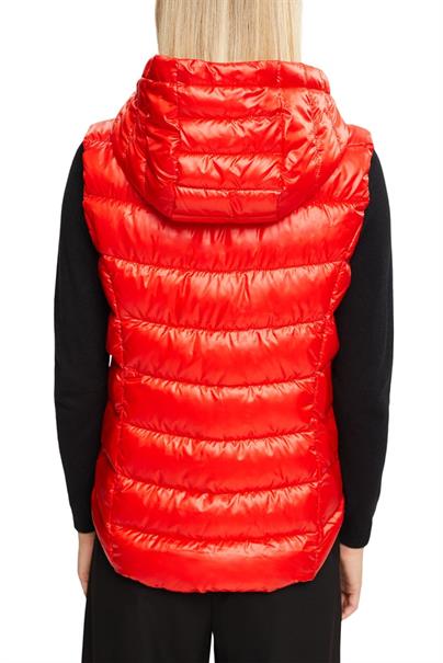 Recycelt: Steppweste mit abnehmbarer Kapuze red
