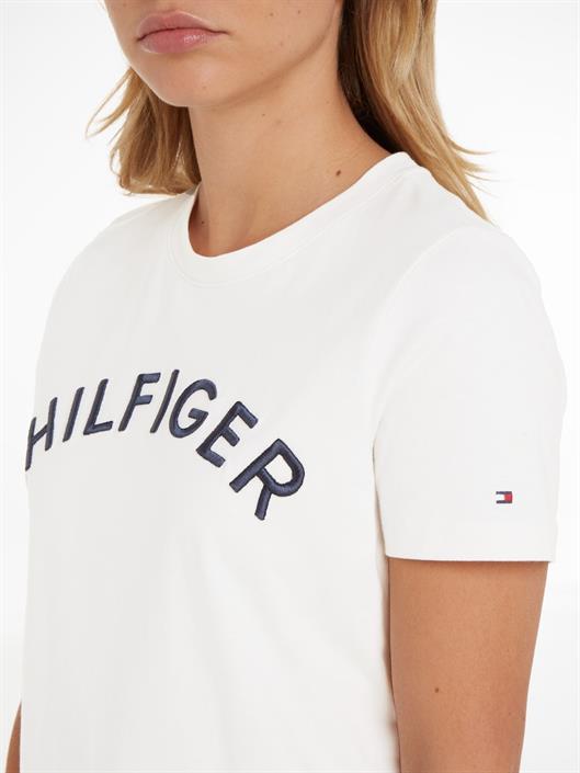 reg-hilfiger-varsity-emb-c-nk-ss-weathered-white