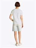 REG SCRIPT C-NK TEE SS ecru