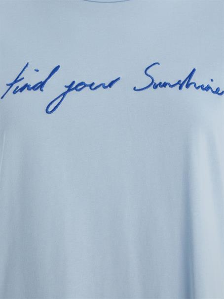 REG SUNSHINE SLOGAN C-NK TEE SS breezy blue