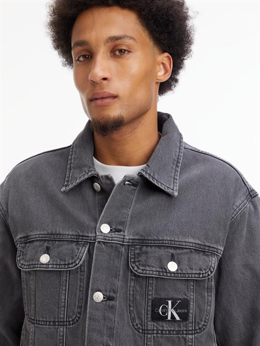 regular-90s-denim-jacket-denim-black