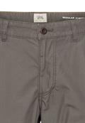Regular Fit Cargo Shorts mit Minimal Print shadow grey