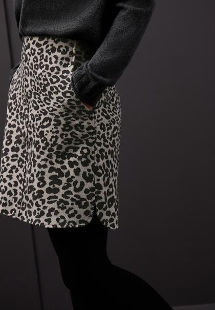 Rock in Wolloptik mit Nieten soft beige