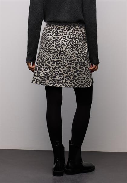 Rock in Wolloptik mit Nieten soft beige