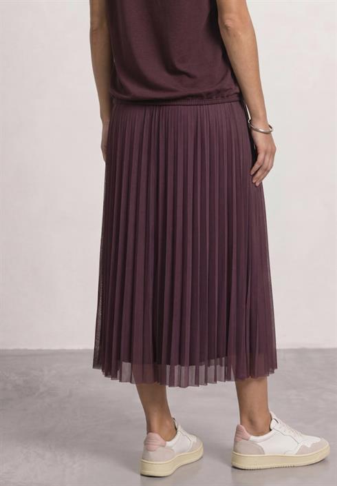 rustic-rouge