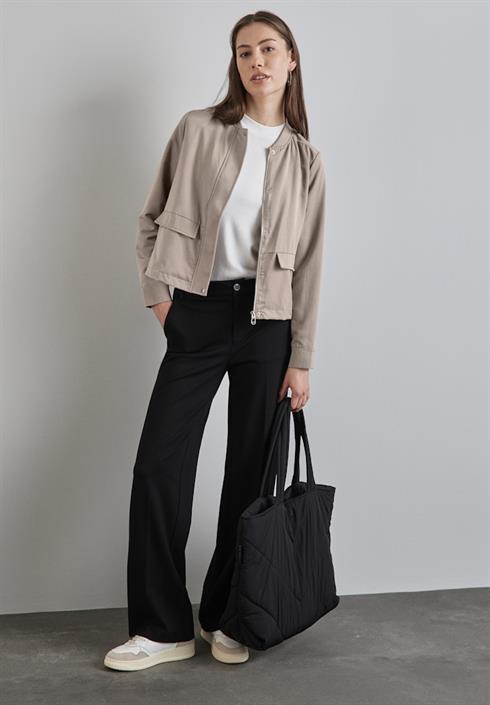 satin-blouson-breezy-beige