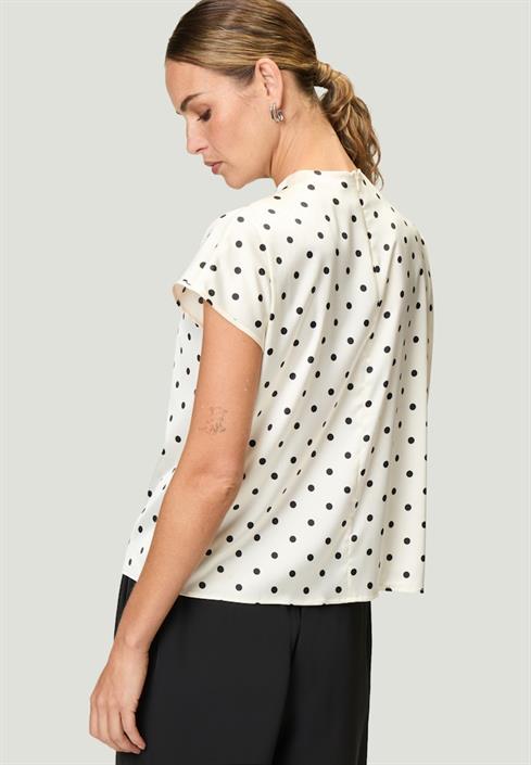 satinbluse-mit-punkten-creamblack