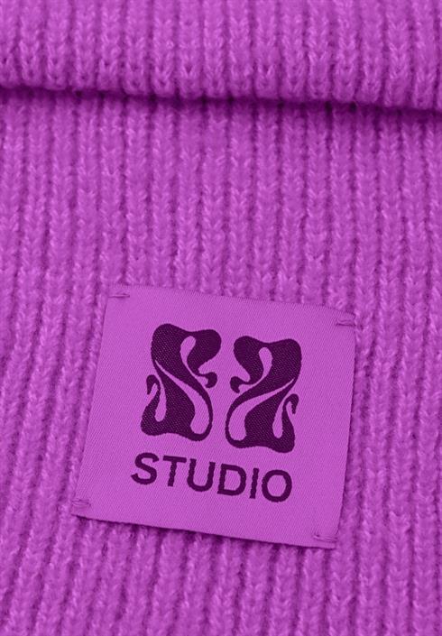 schal-mit-badge-floral-pink