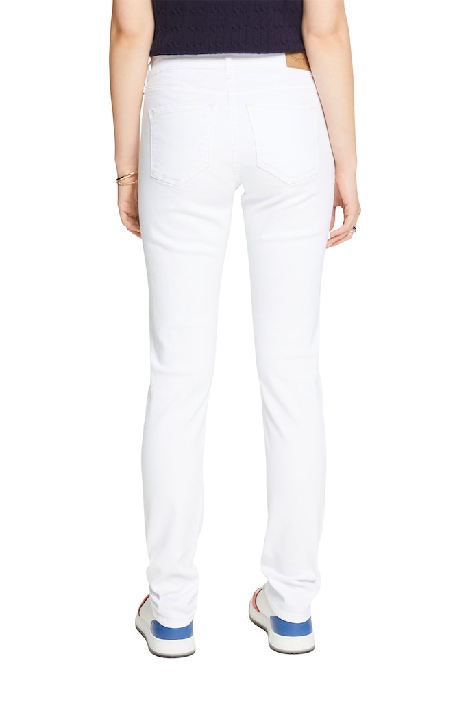 schmal-geschnittene-jeans-mit-mittelhohem-bund-white
