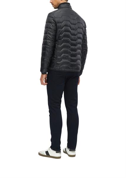 schwarz