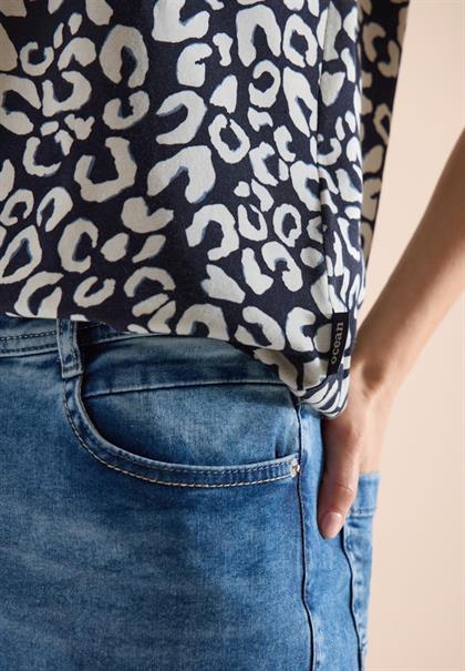 Shirt mit Spitzendetail und Leo-Print urban dark blue