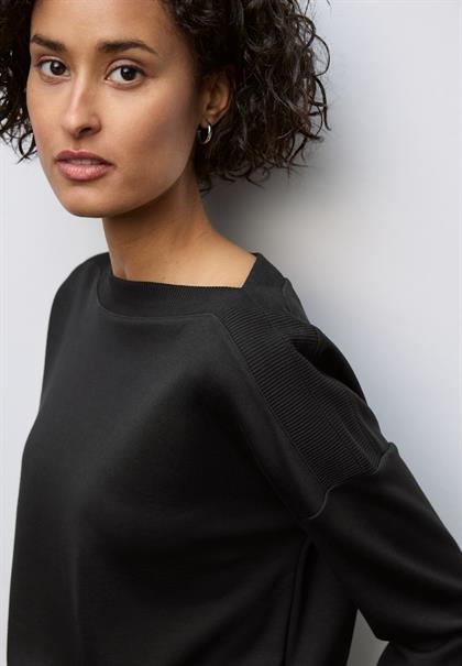 Shirt mit U-Boot-Ausschnitt black