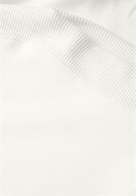 Shirt mit U-Boot-Ausschnitt off white