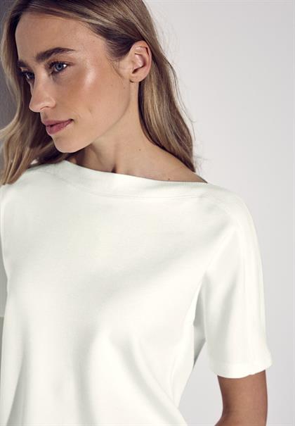 Shirt mit U-Boot-Ausschnitt off white