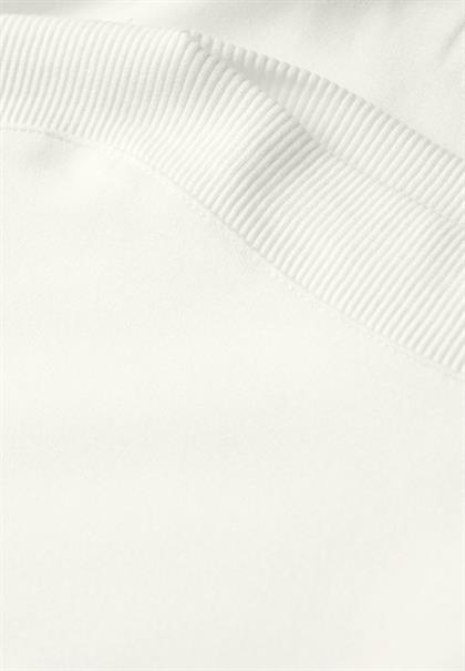 Shirt mit U-Boot-Ausschnitt off white