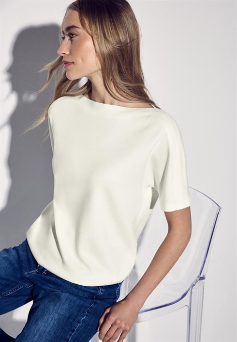 shirt-mit-u-boot-ausschnitt-off-white