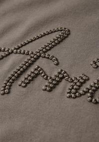 Shirt mit Wording-Stickerei dark tumbled beige