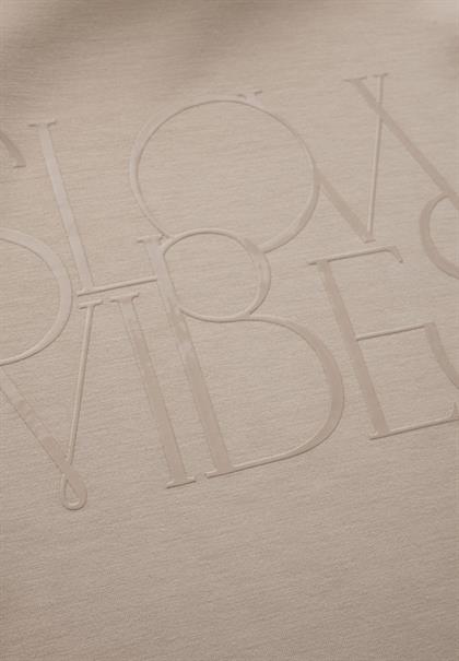 Silk-Look Shirt mit Wording breezy beige