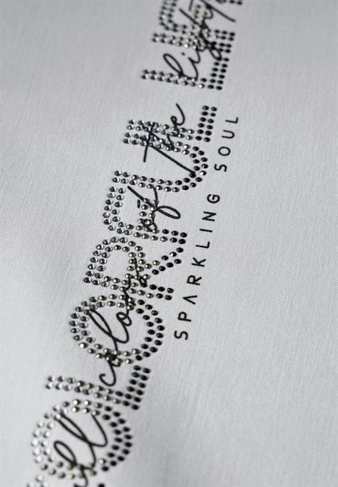 silk-look-sweater-mit-print-platinum-grey