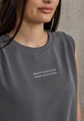 Silk-Look Top mit Wording dusted grey