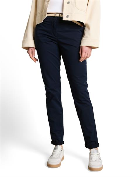 Slim Chino Hose mit Gürtel sky captain blue