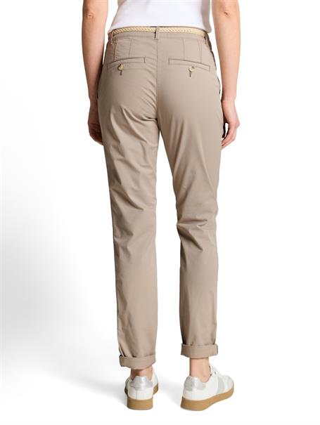 Slim Chino Hose mit Gürtel soft taupe grey