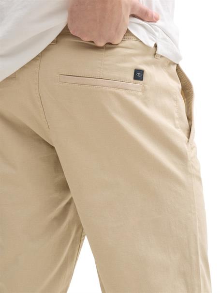 Slim Chino Shorts beige triangle print