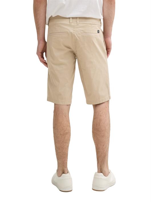 slim-chino-shorts-beige-triangle-print