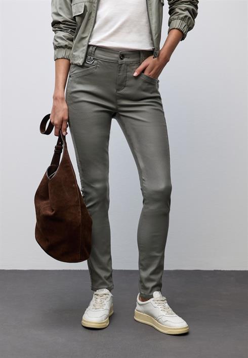 slim-fit-coated-hose-balsam-green