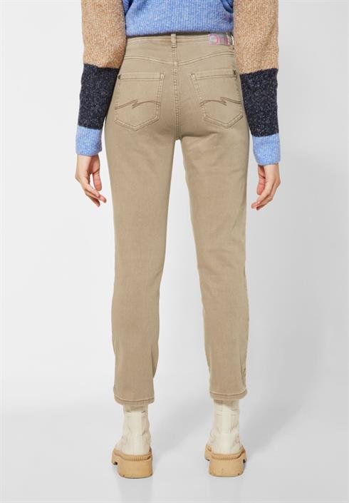 slim-fit-hose-nougat-sand-washed