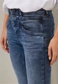 Slim Fit Jeans in High Waist dark indigo random wash