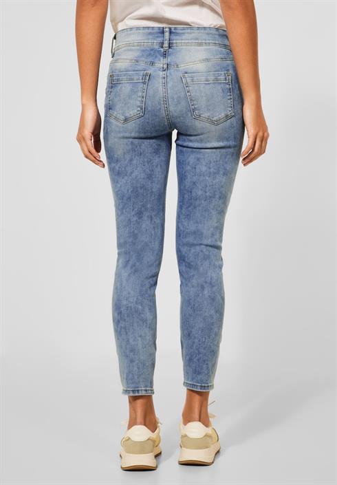slim-fit-jeans-light-blue-random-wash