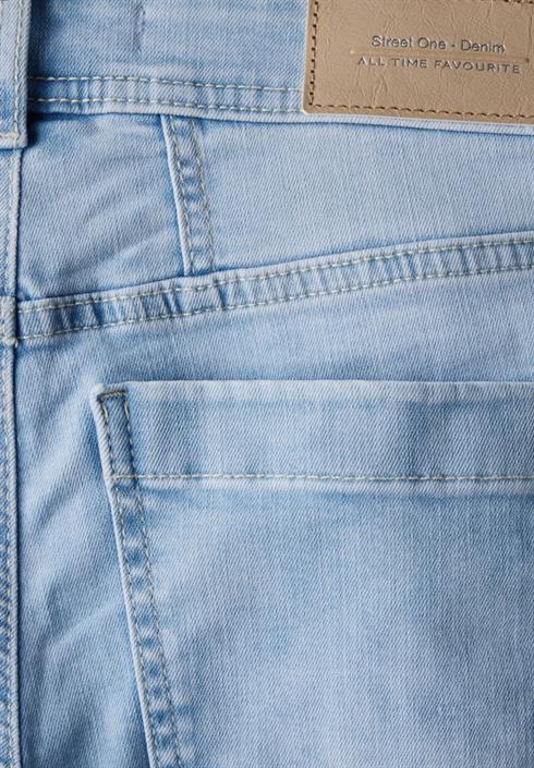 slim-fit-jeans-light-blue-soft-wash