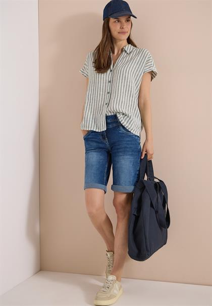 Slim Leg Jeansshorts im Casual Fit mid blue used wash