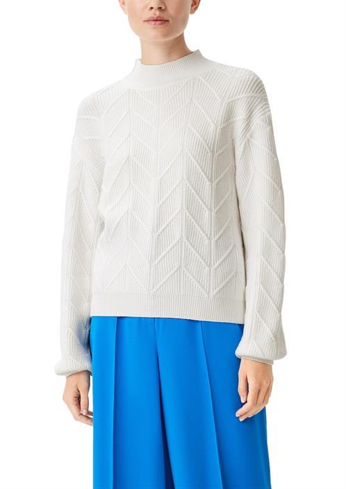 softer-pullover-mit-strickmuste-weiß