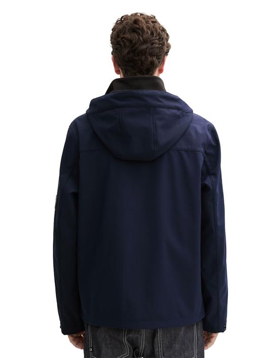 softshell-jacke-mit-verstellbarer-kapuze-sky-captain-blue