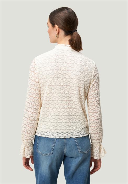 spitzenbluse-mit-knopfleiste-eggnog