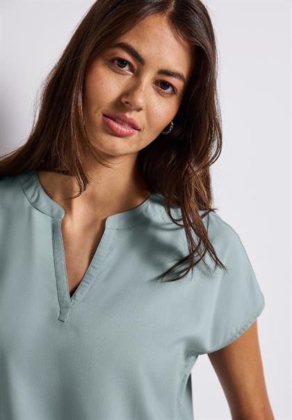 Split Neck Bluse in Unifarbe arona blue