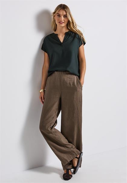 Split Neck Bluse in Unifarbe pine grove green