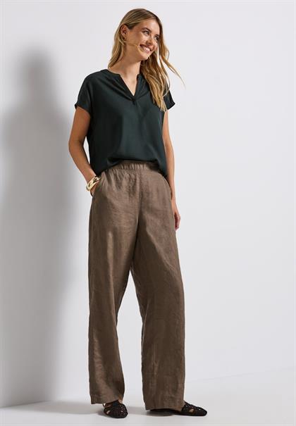 Split Neck Bluse in Unifarbe pine grove green