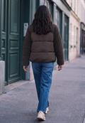 Steppjacke mit Teddy-Details charred brown