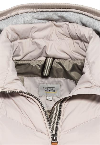 Steppmantel aus recyceltem Polyester almond