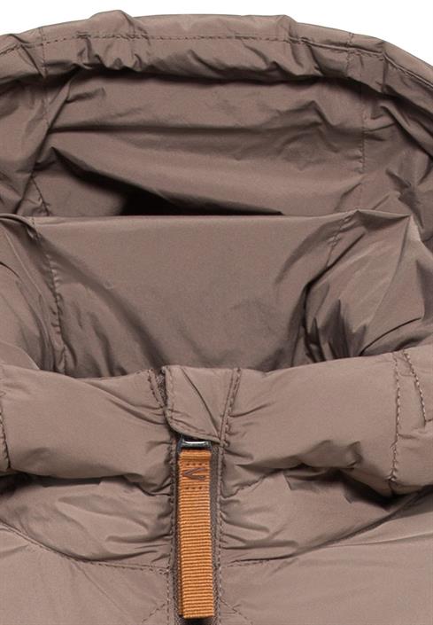 steppmantel-aus-recyceltem-polyester-walnut