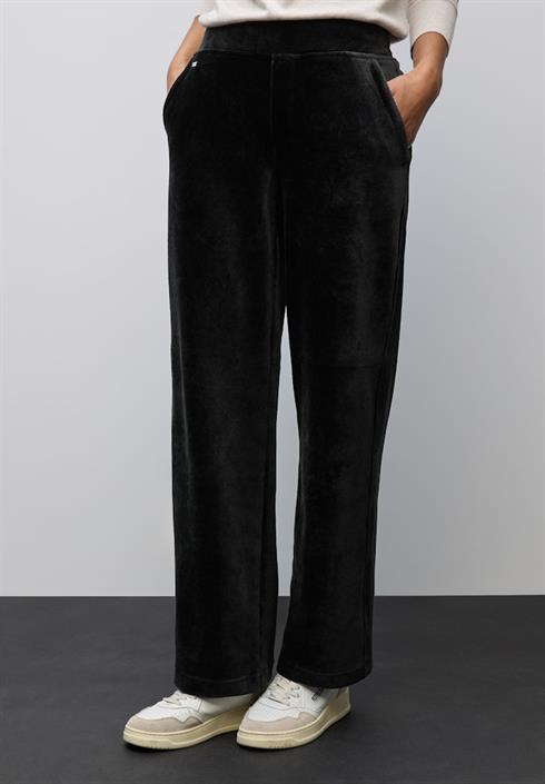 straight-leg-cordhose-black