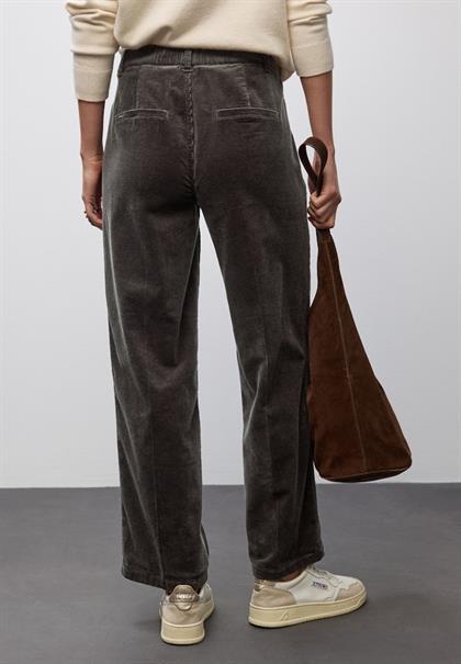 Straight Leg Cordhose darkest brown