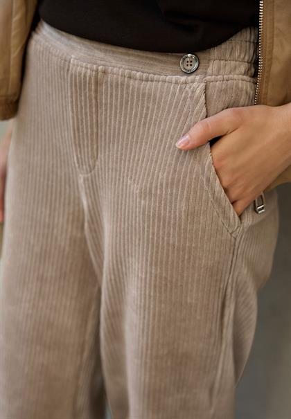 Straight Leg Cordhose tan brown